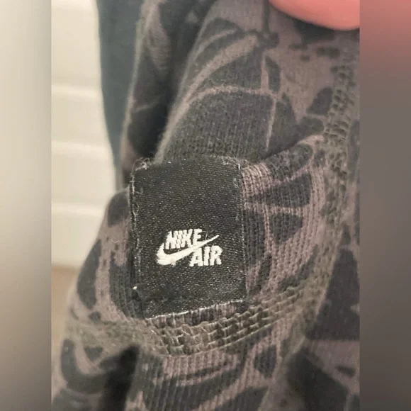 NIKE - Picture 3 of 5